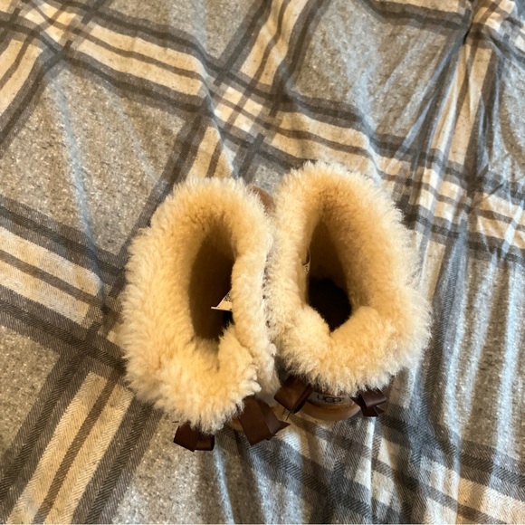 UGG Bailey Bow Tall Winter Boots Womens Size 4 Chestnut Leather Sheepskin - Picture 5 of 9